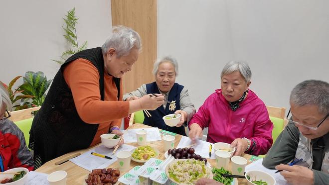 重阳“食”光好！南西社区食屋请老人当“美食评委”